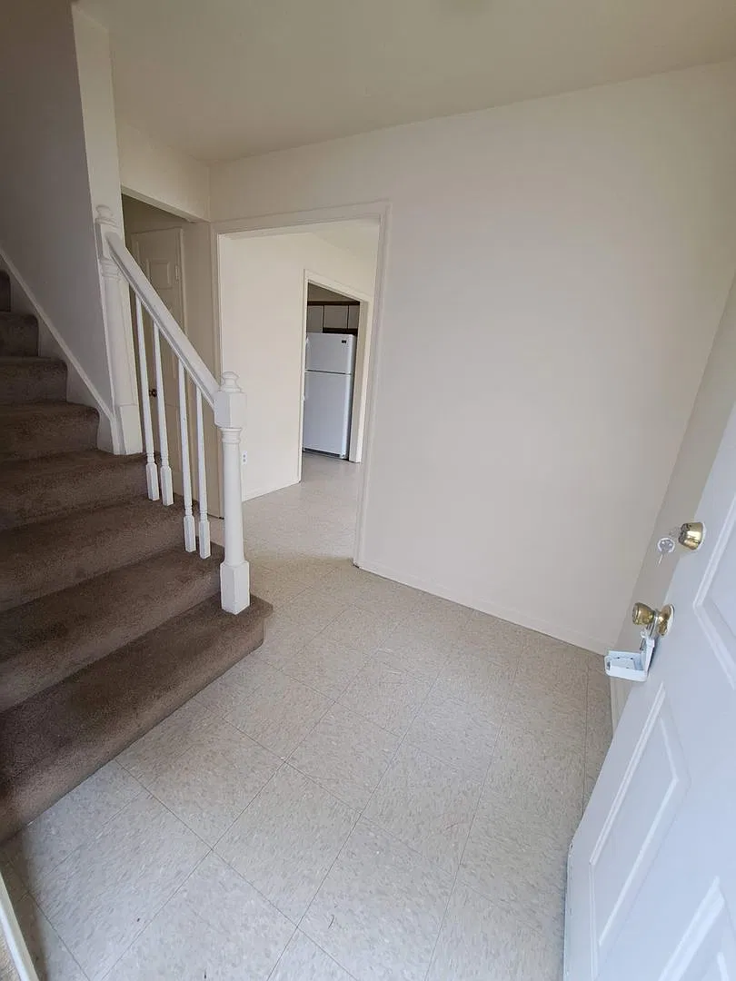 3125 Vimy Ridge Avenue — Photo 2