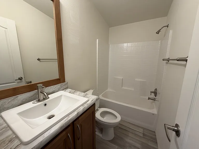 5657 S Pearl St — Photo 8