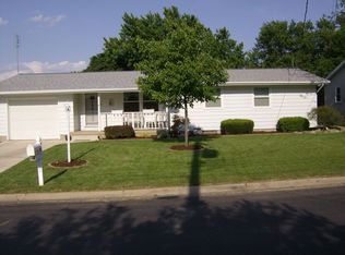 108 N 4th St, Roanoke, IL
