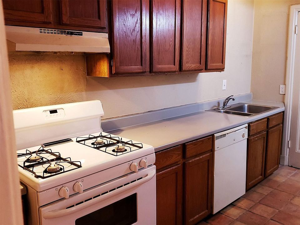 2nd image of 4626A Columbia Ave