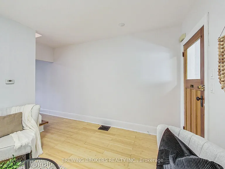 98 Moberly Ave — Photo 6