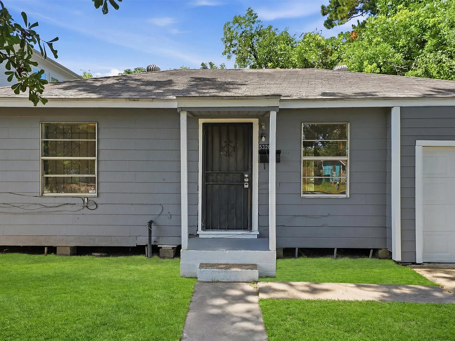 3 bed, 1.5 bath, 1226 sqft, $1,550 — Photo 3