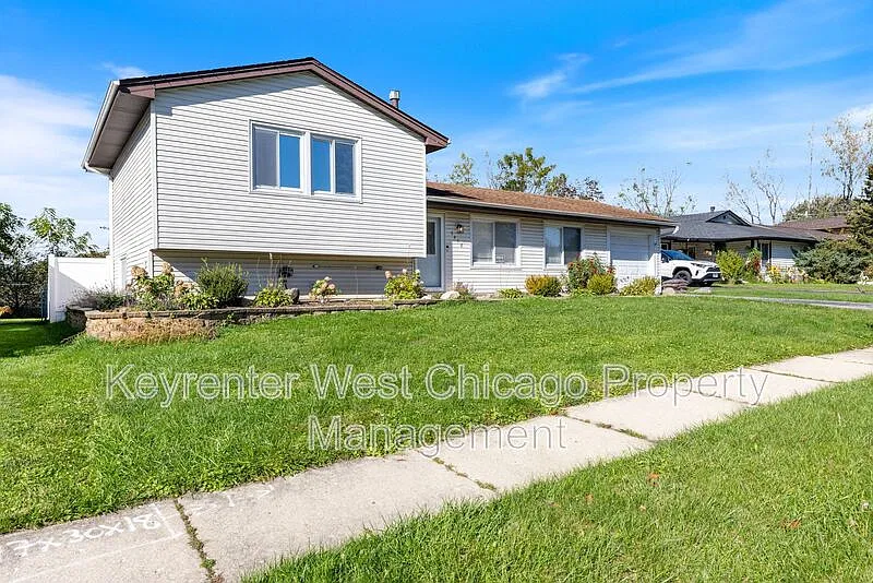 3 bed, 2.0 bath, 1445 sqft, $2,895 — Photo 1