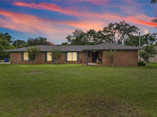 1011 N Pine St, Foley, AL 36535