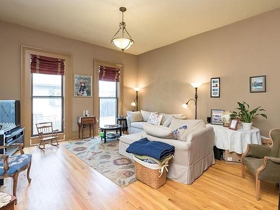 4th image of 927 Tecumseh St