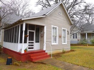 931 N Queen St, Palestine, TX 75801