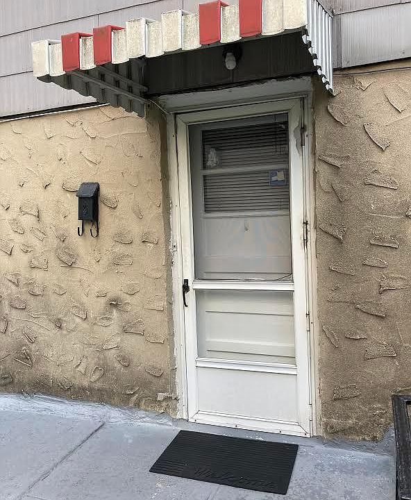 Entrance is on ground level.