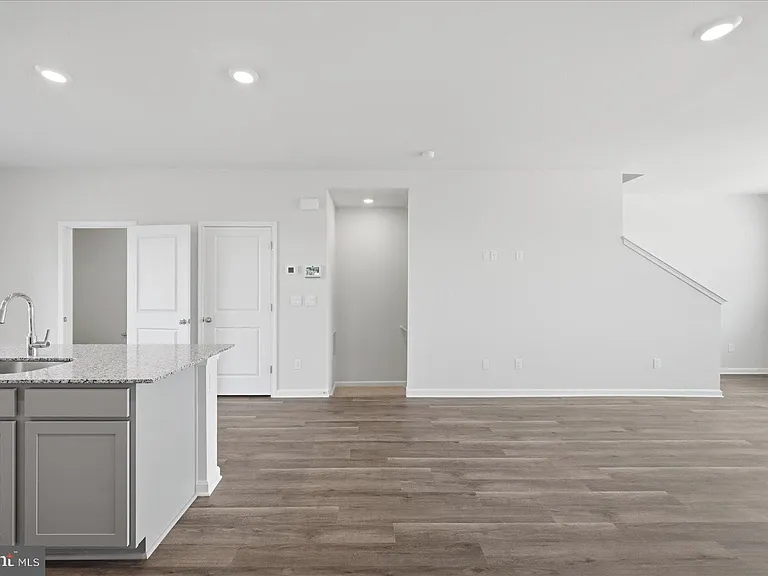 122 Bowers St — Photo 13