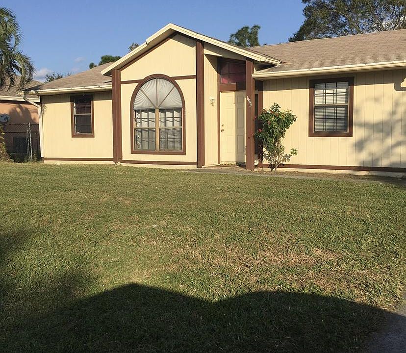 1st image of 1133 SW Hibiscus St