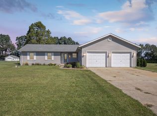 7267 E Grace Ave, New Carlisle, IN 46552