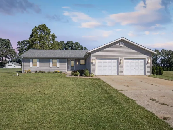7267 E Grace Ave, New Carlisle, IN 46552