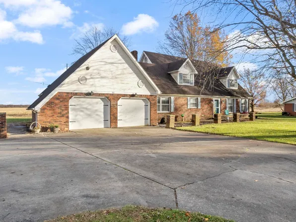 581 S Meadow Lane East Dr, Frankfort, IN 46041