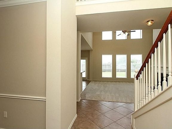 Foyer: Fresh paint throughout.  Ready to move right in!