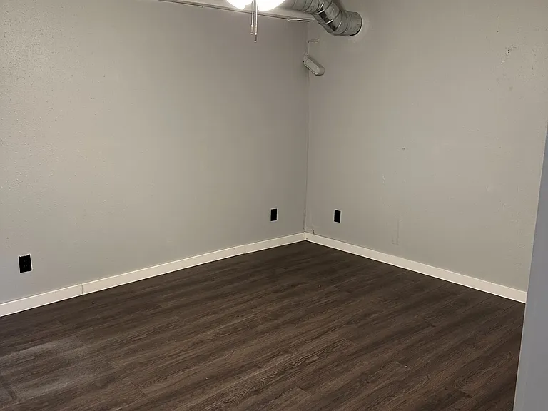 225 N Pioneer Ave — Photo 3