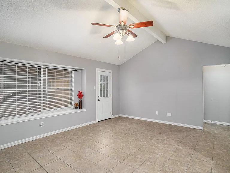 17306 Fife Ln — Photo 8