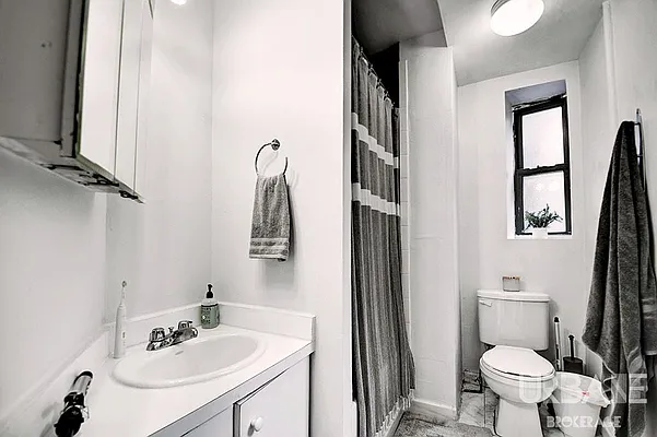 Rented by Urbane Brokerage | media 11