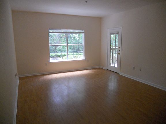 3rd image of 112 Union Cemetery Rd APT 115