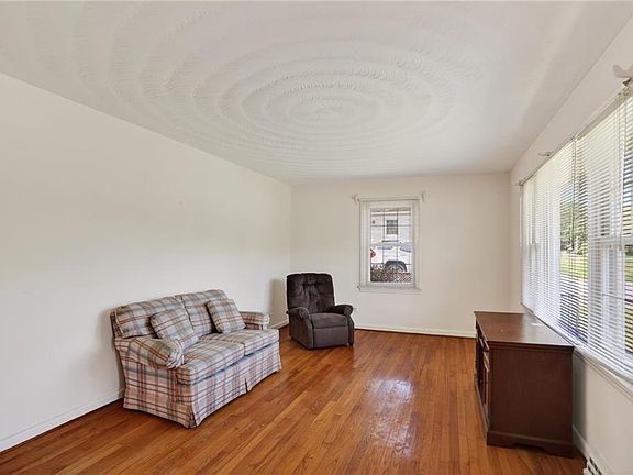 5th image of 637 Turlington Rd