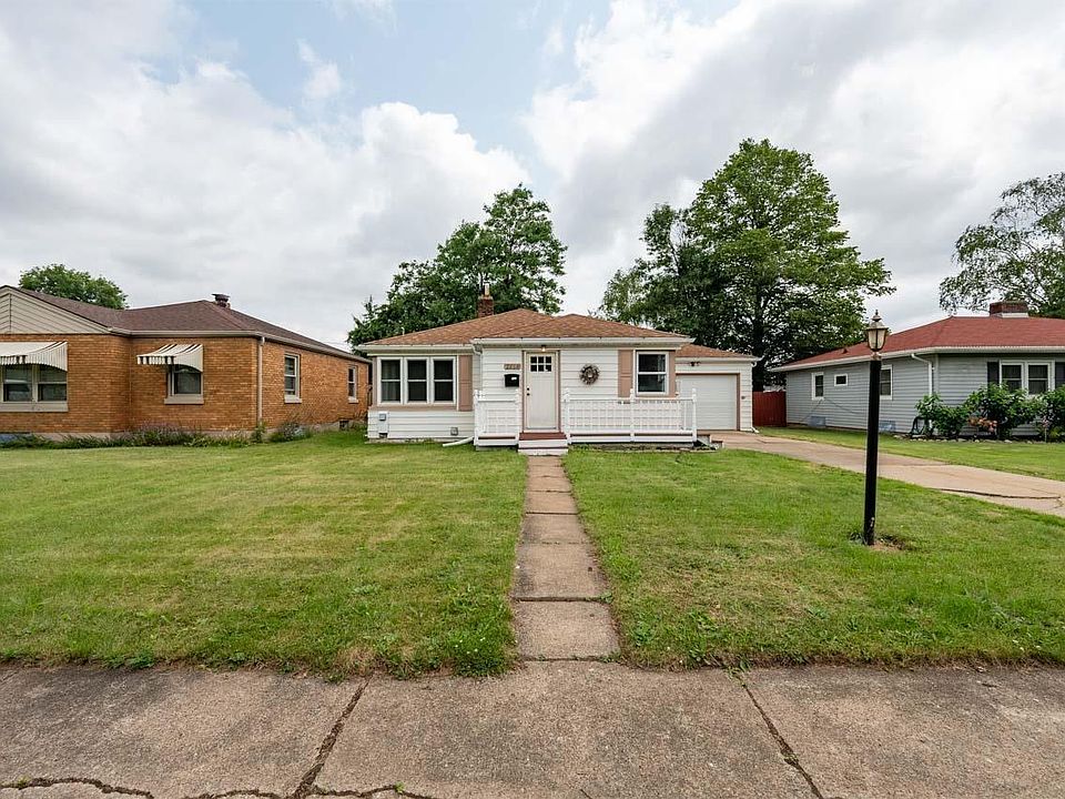 1st image of 2434 9th Ave E