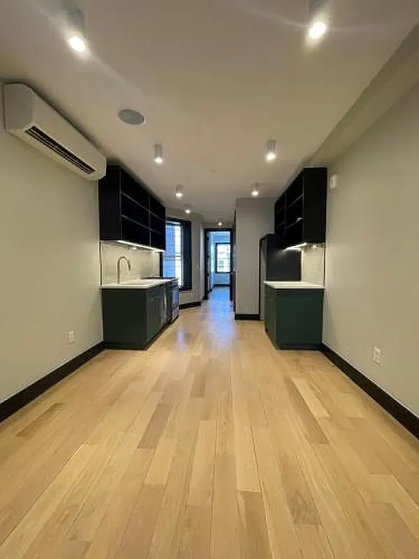 2 bed, 1000 sqft, $2,699 — Photo 1
