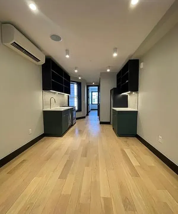 41 Van Wagenen Ave