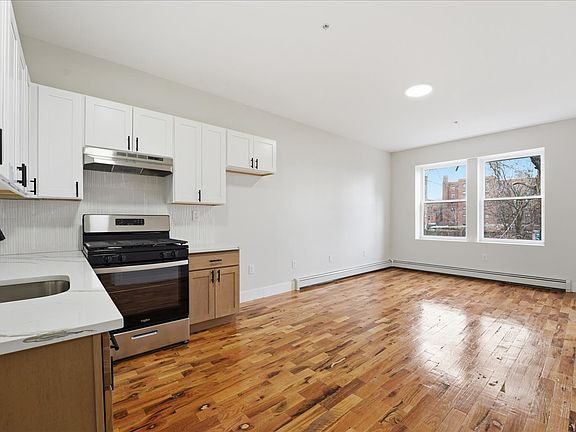 Living Room/Kitchen