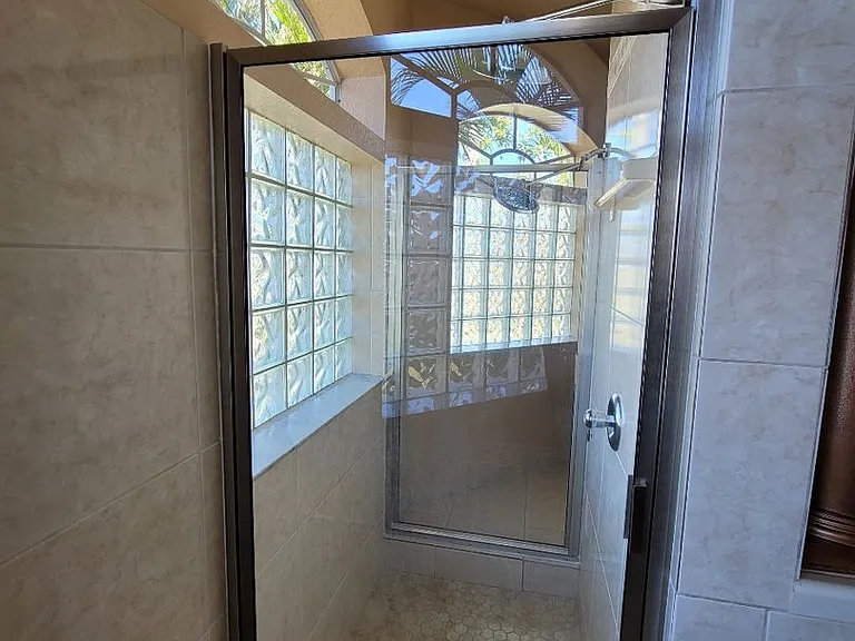 3323 SW 27th Pl — Photo 2