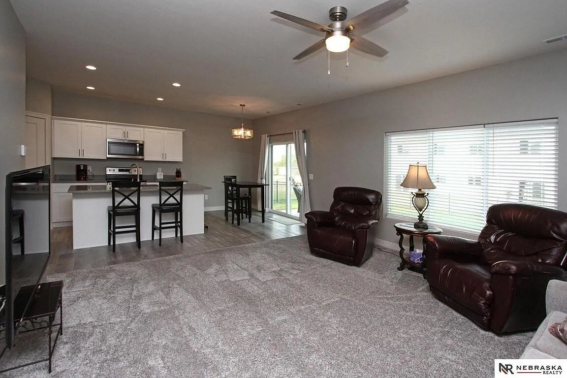 3 bed, 2.5 bath, 1750 sqft, $2,000 — Photo 3