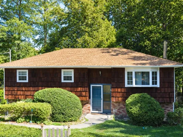 14 Kenneth Ave, Huntington, NY 11743