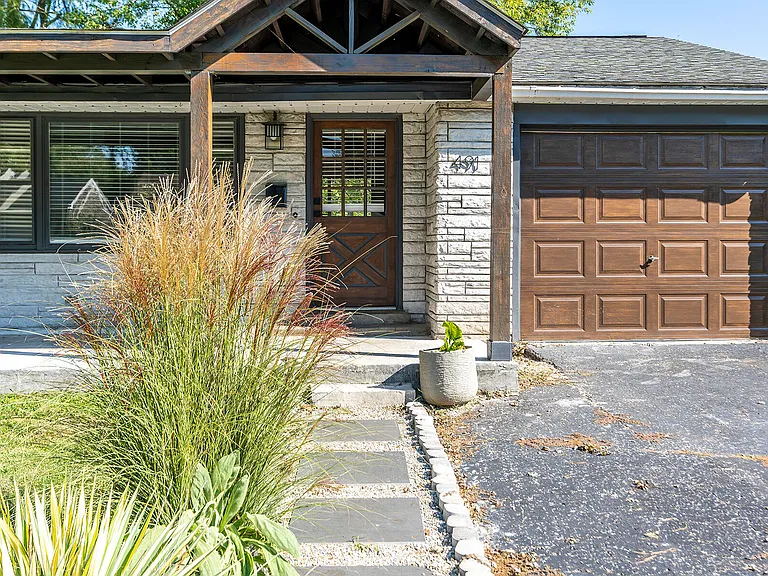 491 Stratford Dr — Photo 3