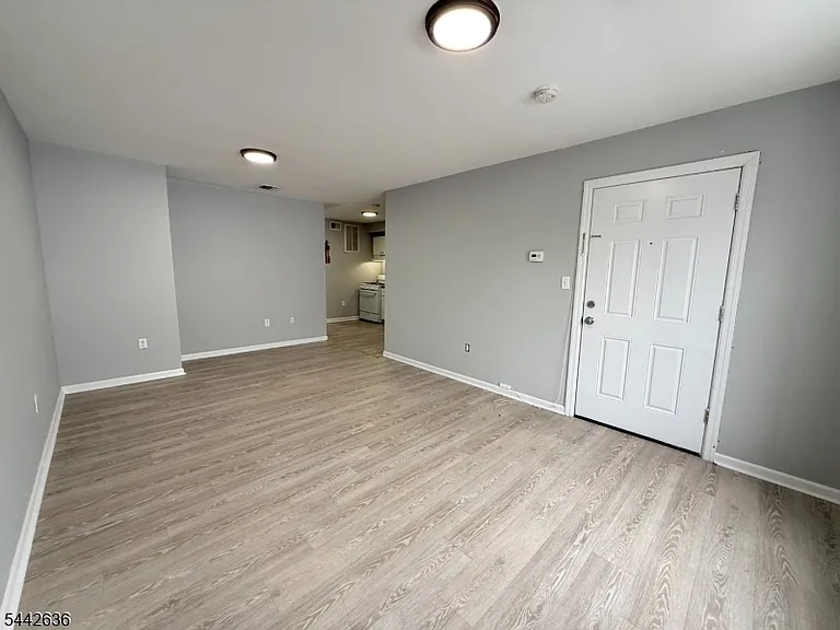 34 Auburn St #2 — Photo 8