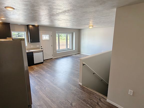 Standard Entry Area w Stub Wall