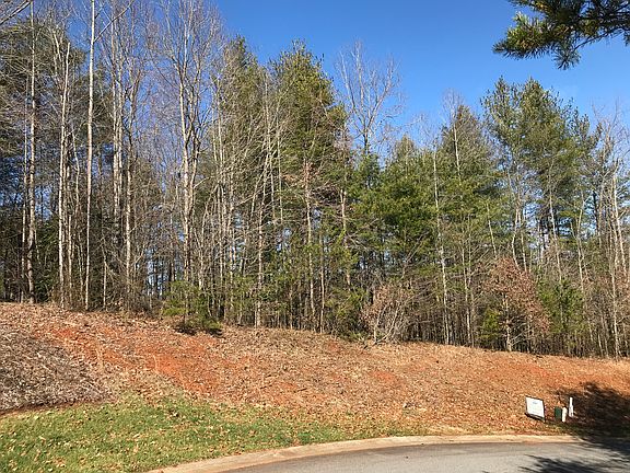 3rd image of Henrys Glen Dr
