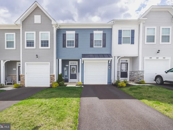421 Hillsdale Pl, Martinsburg, WV 25403