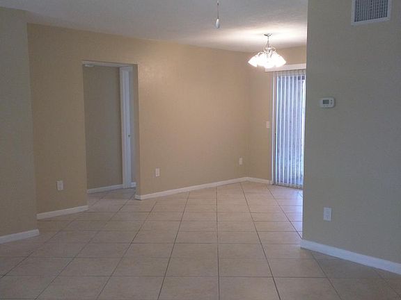 4th image of 3346 Camelot Dr APT A