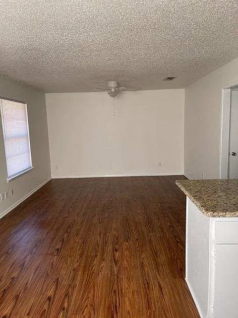 2 bed, 1.5 bath, 1000 sqft, $1,490 — Photo 1