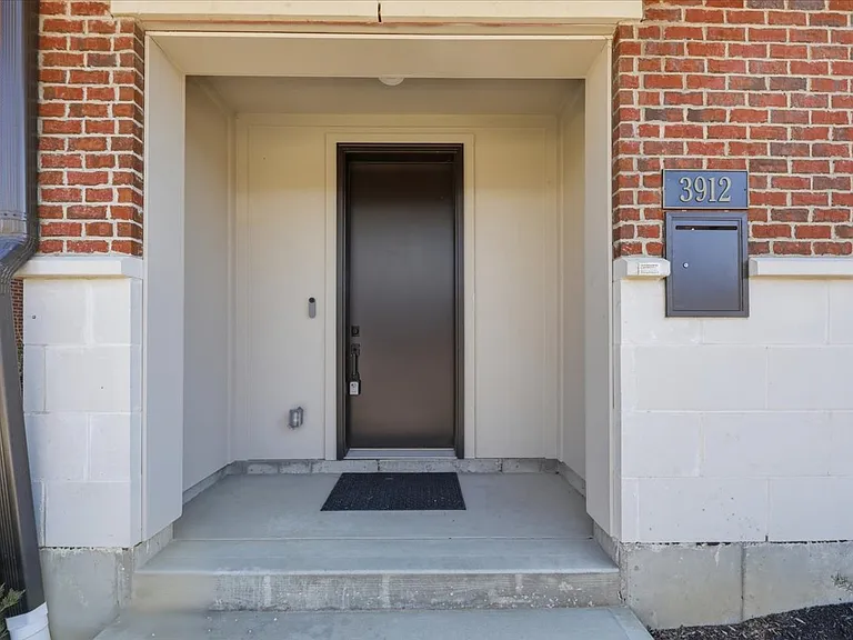 3912 Edwards Rd — Photo 2