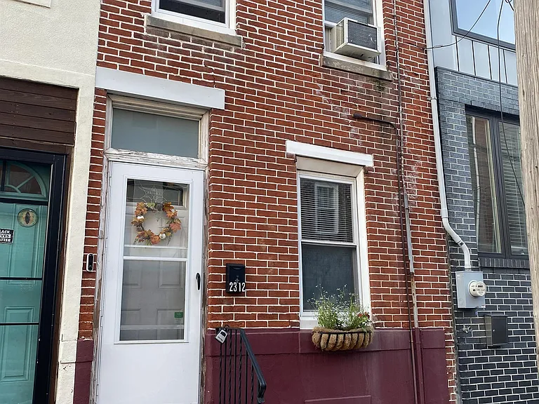 2312 Mercer St — Photo 1