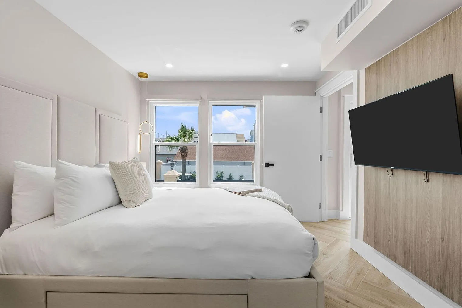1 bed, 1.0 bath, $6,109 — Photo 2