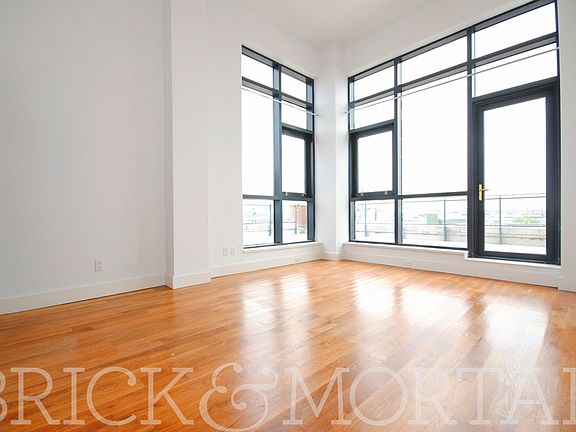 4th image of 305 McGuinness Blvd APT 5E