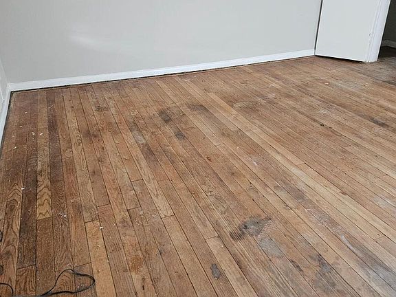 5th image of 1006 Crittenden St NE