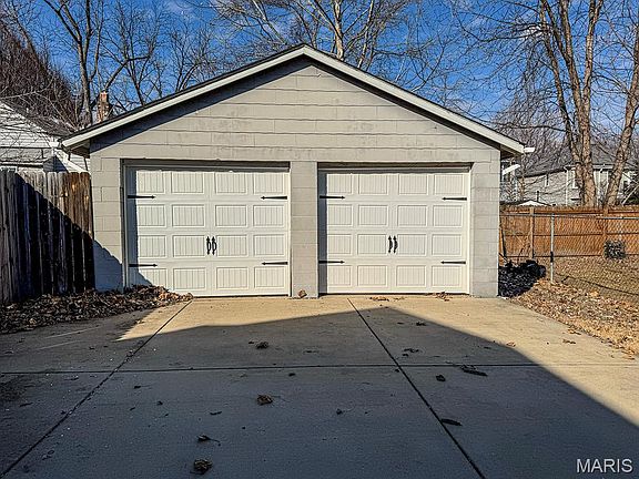 3rd image of 3363 Oxford Blvd