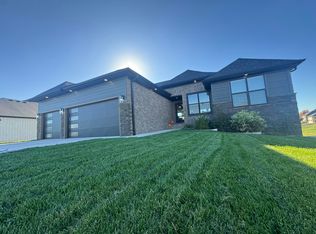 1261 W Sage Ct, Springfield, MO 65810