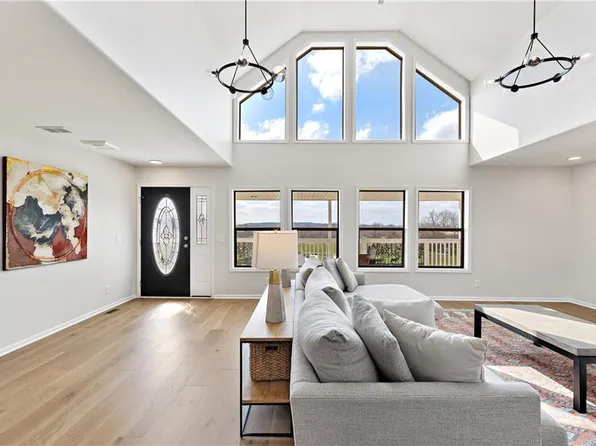 36903 E Church Rd, Oak Grove, MO 64075