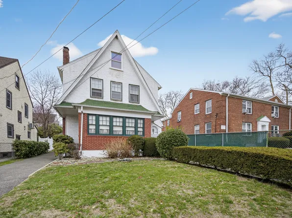 35-12 Utopia Parkway image 1 of 27