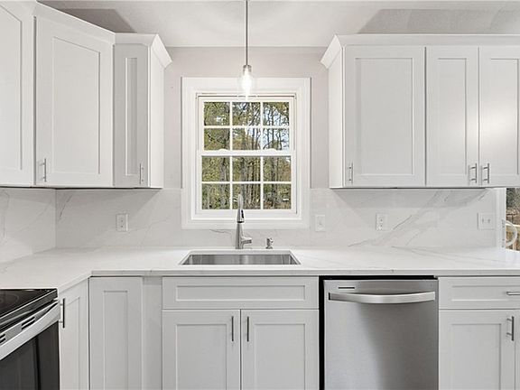 3rd image of 52 Mockingbird Dr