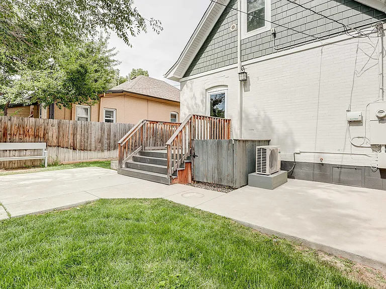 1420 S Clarkson St — Photo 5