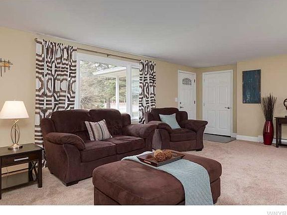 4th image of 6 Evergreen Dr