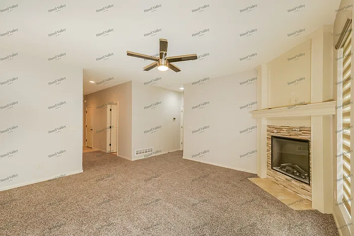 3 bed, 2.0 bath, 1600 sqft, $1,985 — Photo 4