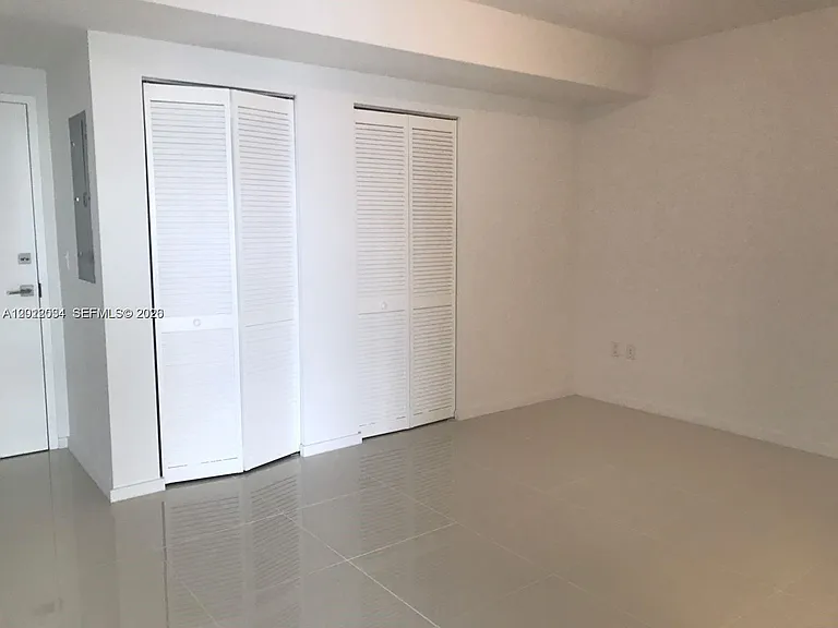 5300 Paseo Dr #405 — Photo 4